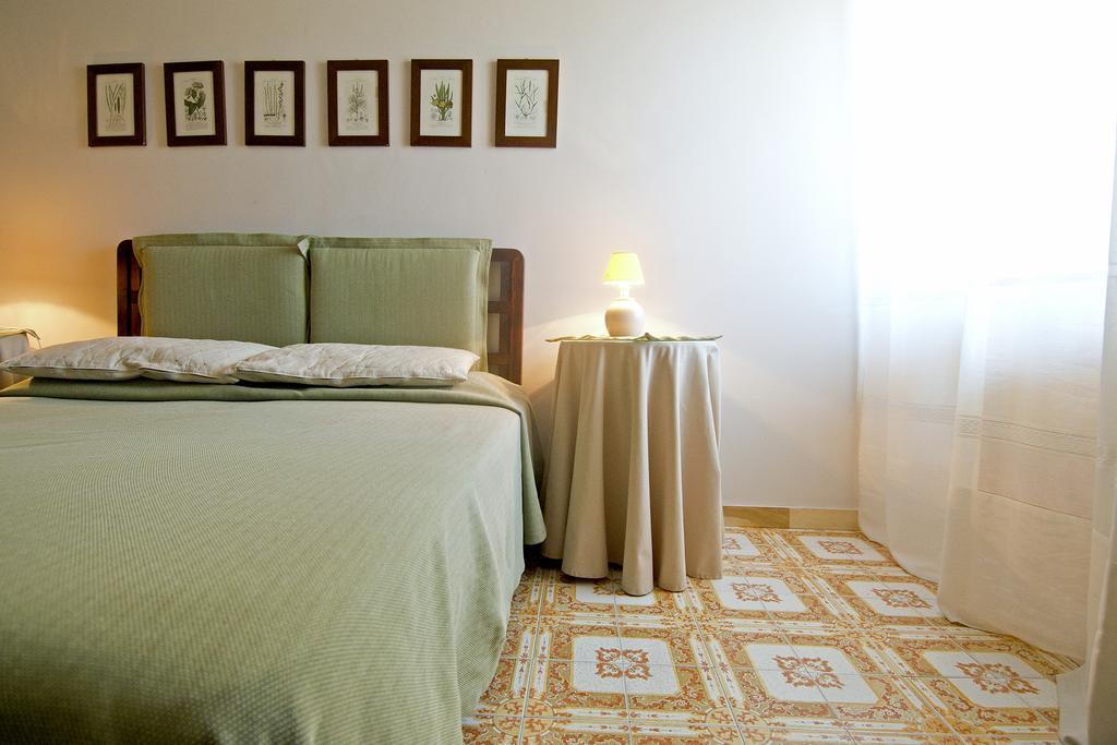 Mimi Rooms Cagliari Szoba fotó